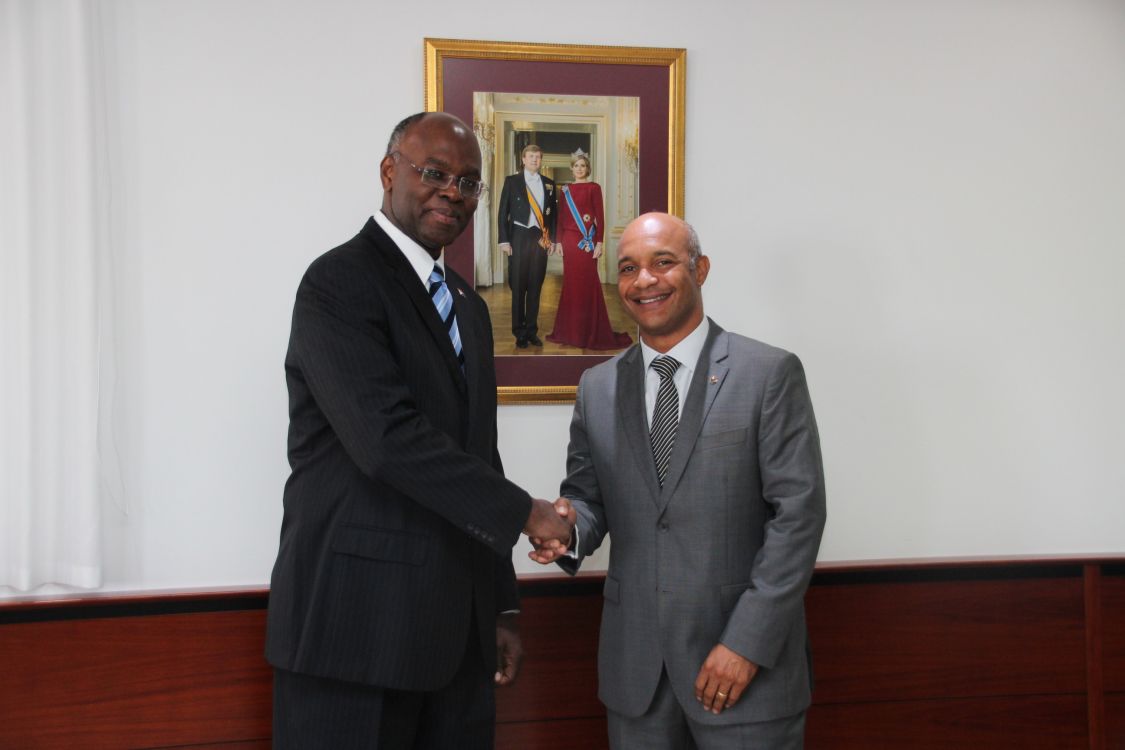 Rencontre du Président Daniel Gibbes avec le gouverneur de Sint-Maarten, Eugène Holiday. 