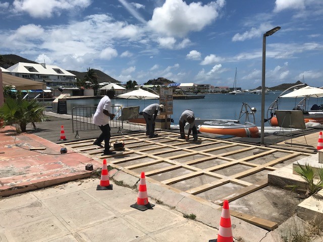 La collectivité lance les travaux de réparation du deck, sur la marina Port la Royale à  Marigo